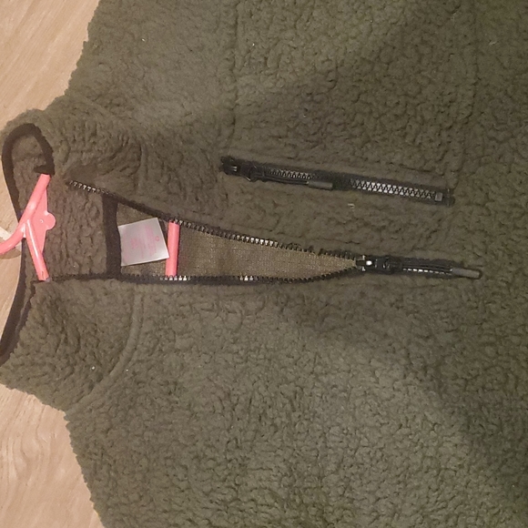 No boundaries zip pull over - Picture 4 of 4